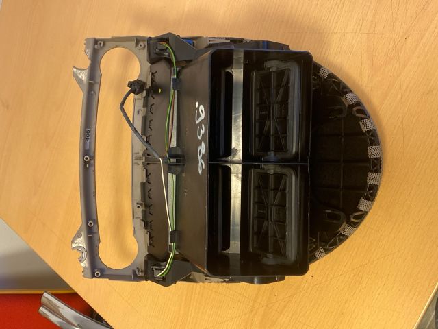 bontott MERCEDES-BENZ E-CLASS Középső Szellőző