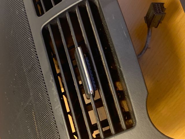 bontott MERCEDES-BENZ E-CLASS Középső Szellőző