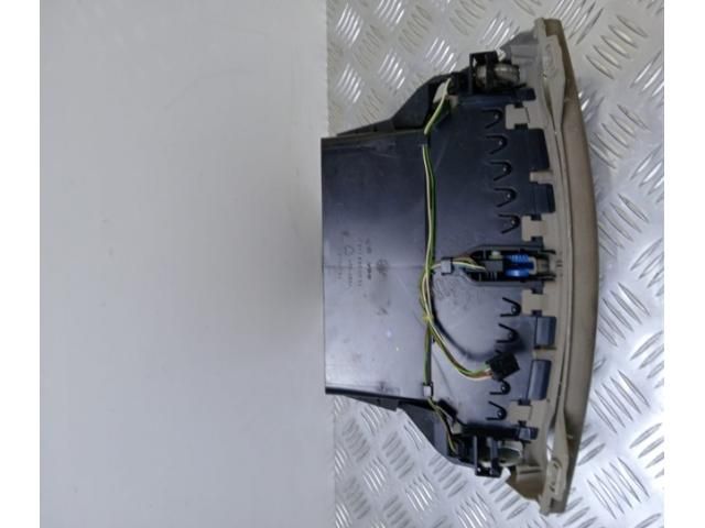 bontott MERCEDES-BENZ E-CLASS Középső Szellőző