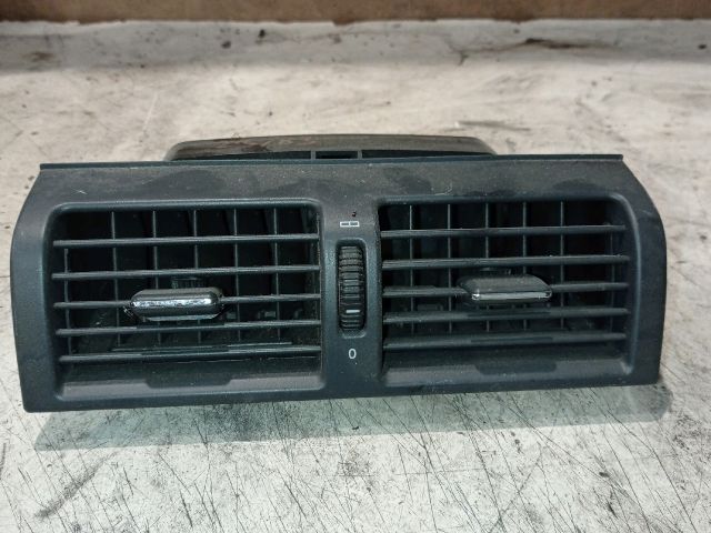 bontott MERCEDES-BENZ E-CLASS Középső Szellőző