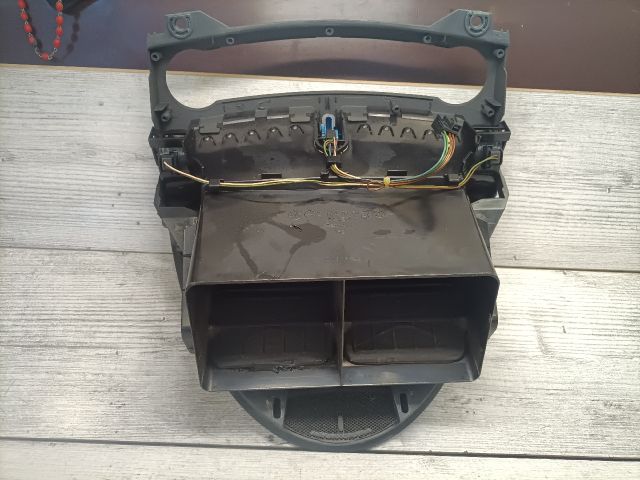 bontott MERCEDES-BENZ E-CLASS Középső Szellőző