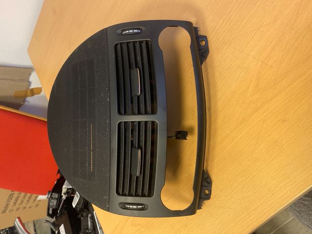 bontott MERCEDES-BENZ E-CLASS Középső Szellőző