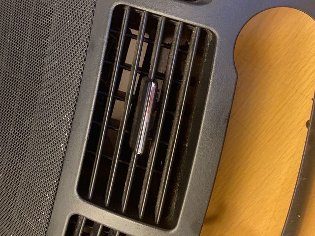 bontott MERCEDES-BENZ E-CLASS Középső Szellőző