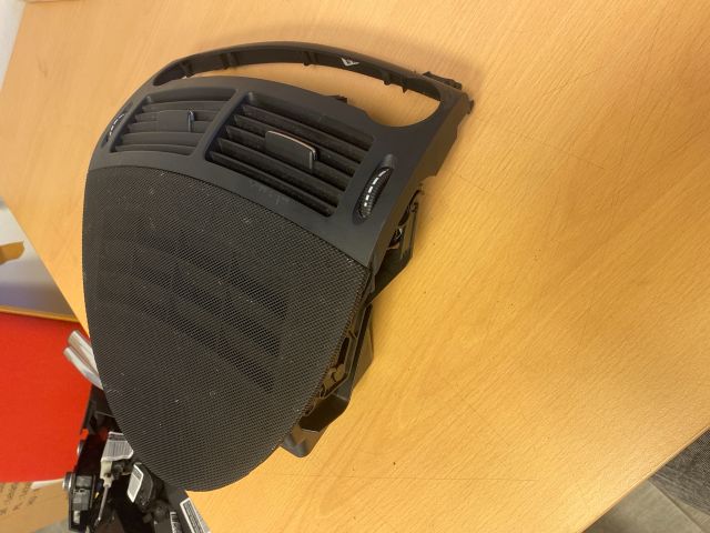 bontott MERCEDES-BENZ E-CLASS Középső Szellőző