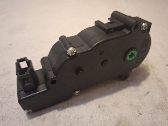 bontott MERCEDES-BENZ E-CLASS Központizár Motor Csomagtérajtó