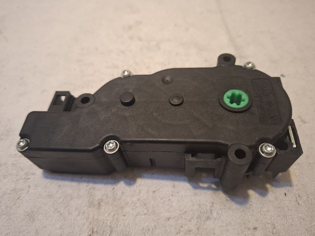 bontott MERCEDES-BENZ E-CLASS Központizár Motor Csomagtérajtó