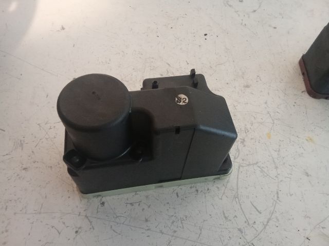 bontott MERCEDES-BENZ E-CLASS Központizár Motor (Pozíciófüggetlen)