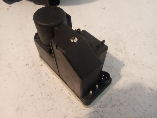 bontott MERCEDES-BENZ E-CLASS Központizár Motor (Pozíciófüggetlen)