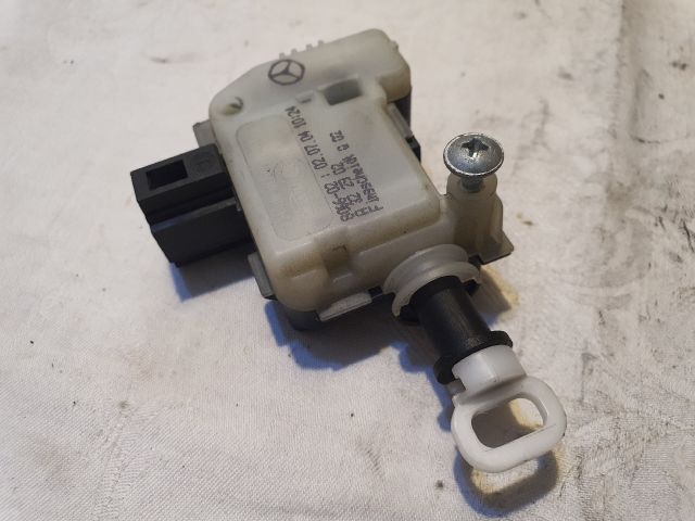 bontott MERCEDES-BENZ E-CLASS Központizár Motor Tankajtó