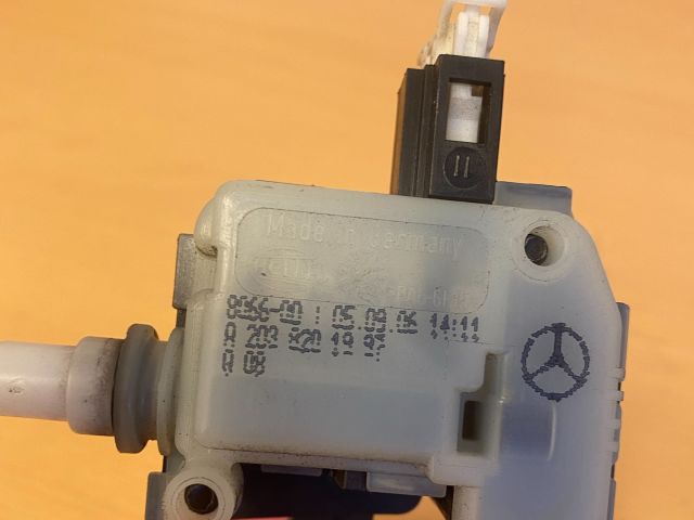 bontott MERCEDES-BENZ E-CLASS Központizár Motor Tankajtó