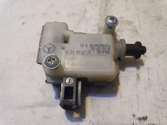 bontott MERCEDES-BENZ E-CLASS Központizár Motor Tankajtó