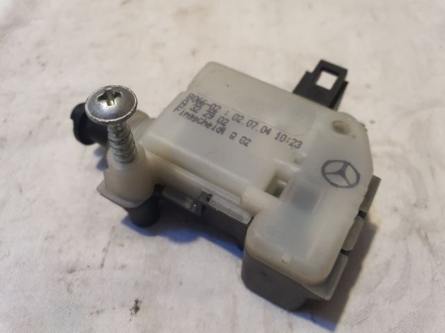 bontott MERCEDES-BENZ E-CLASS Központizár Motor Tankajtó