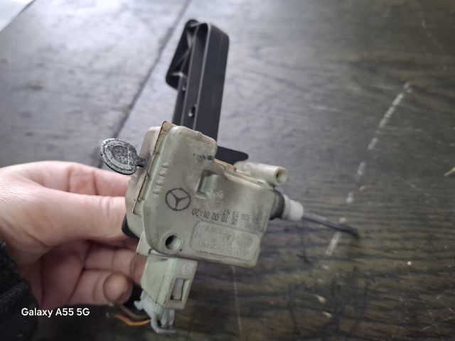 bontott MERCEDES-BENZ E-CLASS Központizár Motor Tankajtó