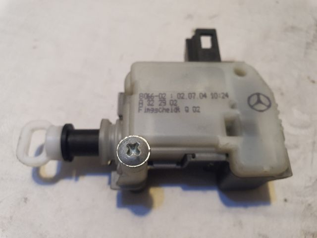 bontott MERCEDES-BENZ E-CLASS Központizár Motor Tankajtó