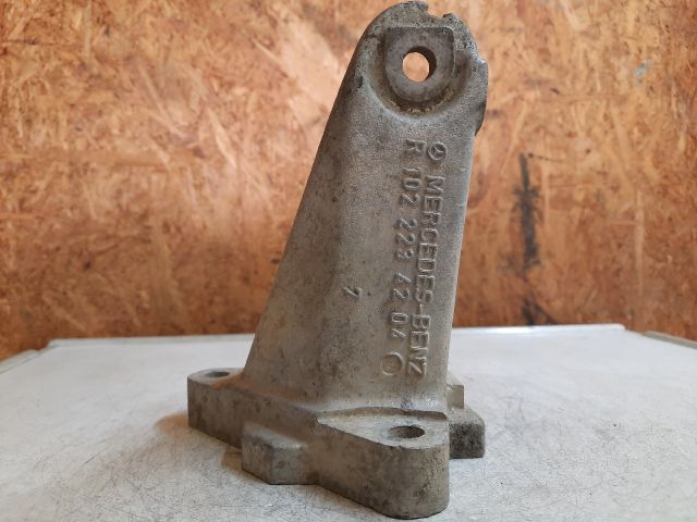 bontott MERCEDES-BENZ E-CLASS Motor Tartó Bak (Fém)