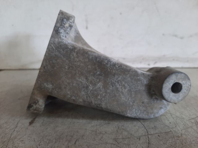 bontott MERCEDES-BENZ E-CLASS Motor Tartó Bak (Fém)