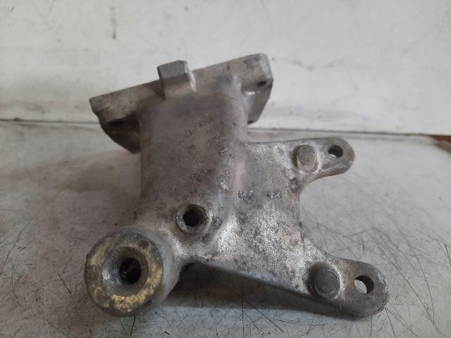 bontott MERCEDES-BENZ E-CLASS Motor Tartó Bak (Fém)