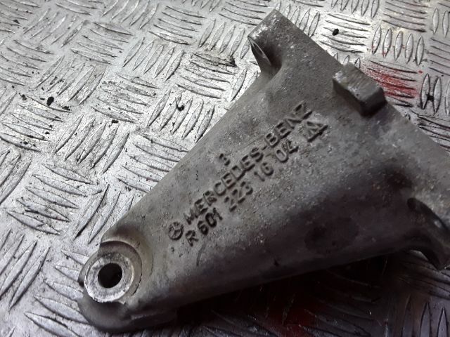 bontott MERCEDES-BENZ E-CLASS Motor Tartó Bak (Fém)