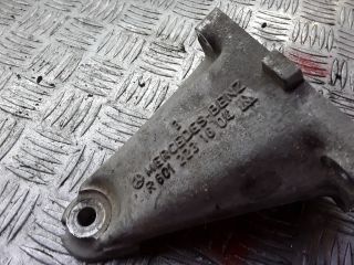 bontott MERCEDES-BENZ E-CLASS Motor Tartó Bak (Fém)