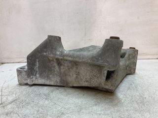 bontott MERCEDES-BENZ E-CLASS Motor Tartó Bak (Fém)