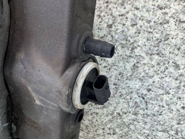 bontott MERCEDES-BENZ E-CLASS Motorháztető Bal Zsanér