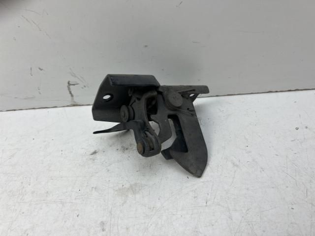 bontott MERCEDES-BENZ E-CLASS Motorháztető Biztonsági Kampó