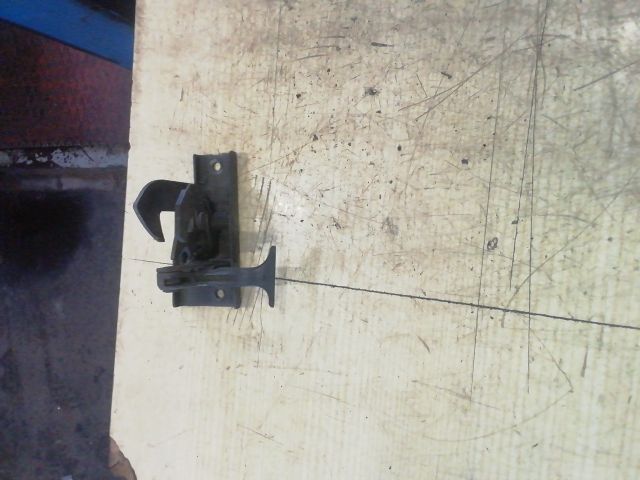 bontott MERCEDES-BENZ E-CLASS Motorháztető Biztonsági Kampó