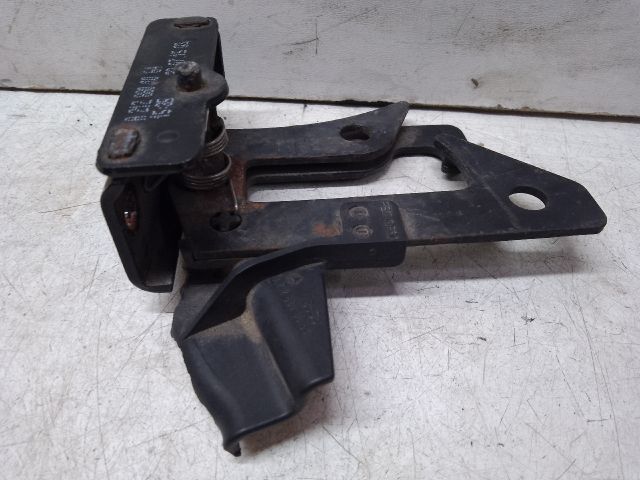 bontott MERCEDES-BENZ E-CLASS Motorháztető Biztonsági Kampó