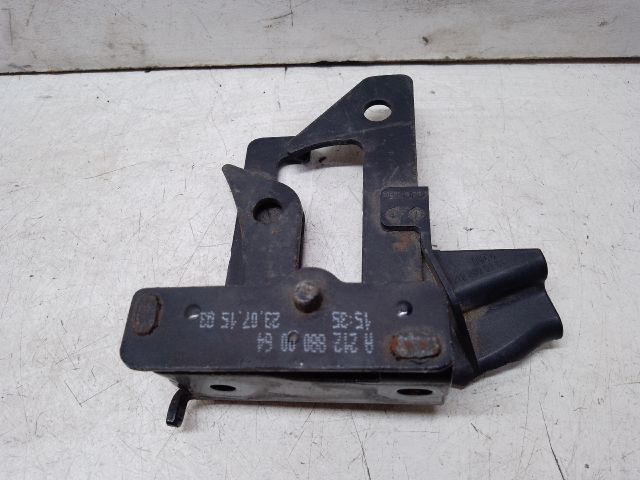 bontott MERCEDES-BENZ E-CLASS Motorháztető Biztonsági Kampó