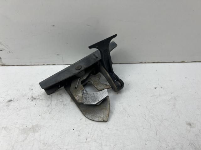 bontott MERCEDES-BENZ E-CLASS Motorháztető Biztonsági Kampó