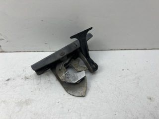 bontott MERCEDES-BENZ E-CLASS Motorháztető Biztonsági Kampó