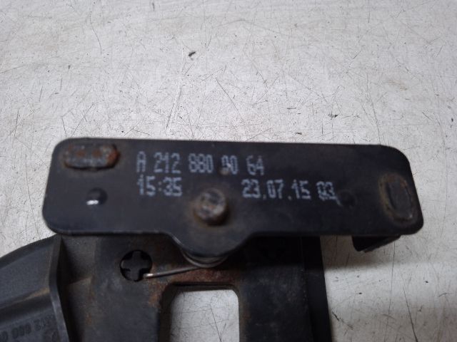 bontott MERCEDES-BENZ E-CLASS Motorháztető Biztonsági Kampó