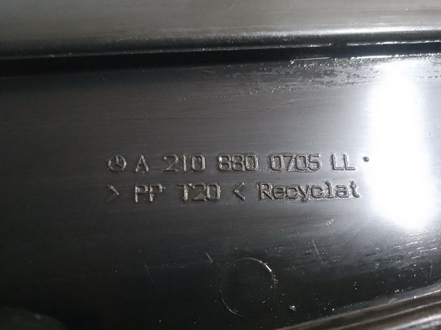 bontott MERCEDES-BENZ E-CLASS Motorháztető Díszrács