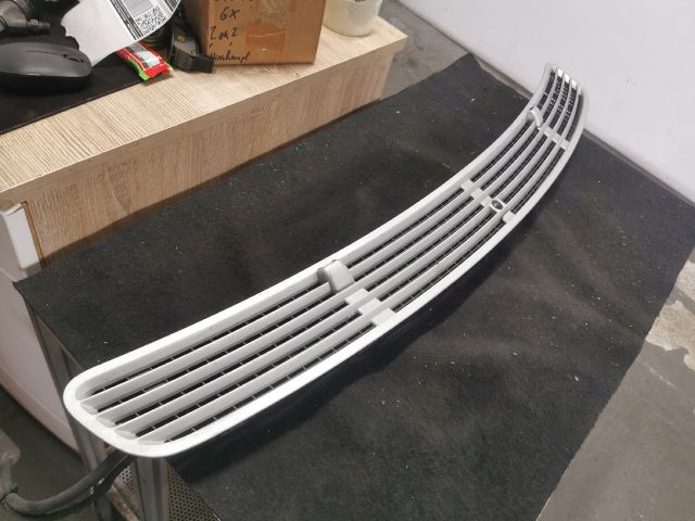 bontott MERCEDES-BENZ E-CLASS Motorháztető Díszrács