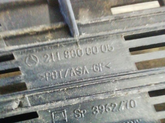 bontott MERCEDES-BENZ E-CLASS Motorháztető Díszrács