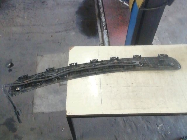 bontott MERCEDES-BENZ E-CLASS Motorháztető Díszrács