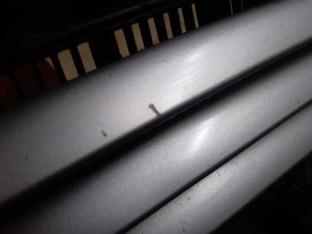 bontott MERCEDES-BENZ E-CLASS Motorháztető Díszrács