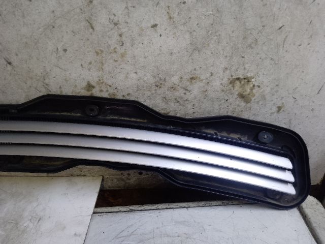 bontott MERCEDES-BENZ E-CLASS Motorháztető Díszrács