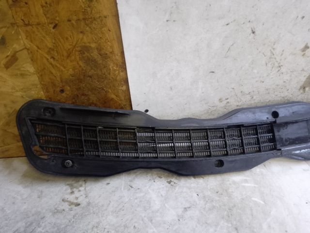 bontott MERCEDES-BENZ E-CLASS Motorháztető Díszrács