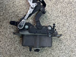 bontott MERCEDES-BENZ E-CLASS Motorháztető Jobb Zsanér