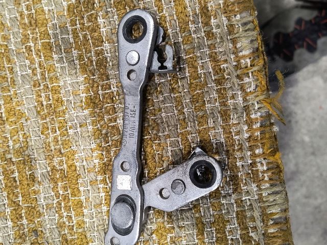 bontott MERCEDES-BENZ E-CLASS Motorháztető Jobb Zsanér