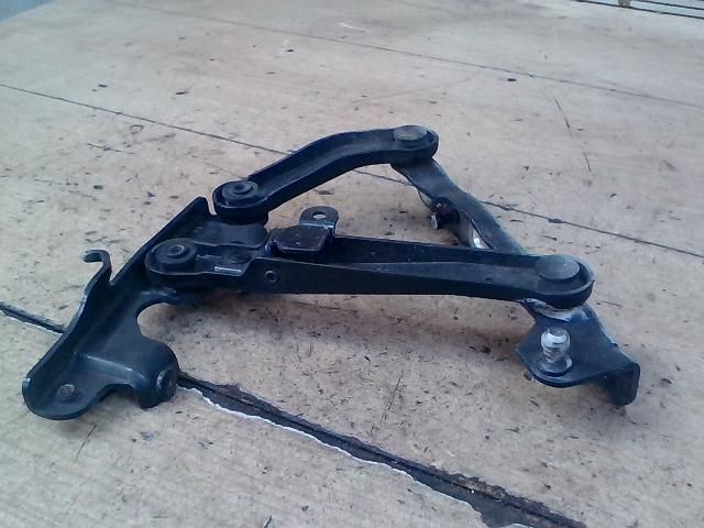 bontott MERCEDES-BENZ E-CLASS Motorháztető Jobb Zsanér