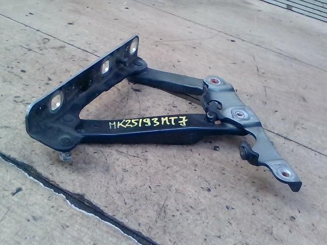 bontott MERCEDES-BENZ E-CLASS Motorháztető Jobb Zsanér