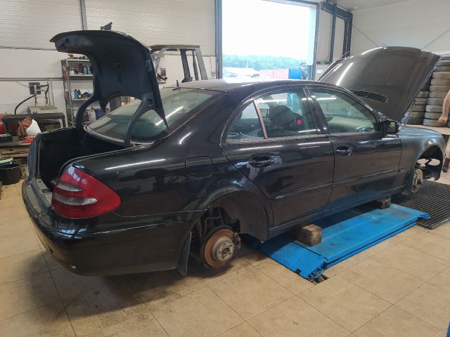 bontott MERCEDES-BENZ E-CLASS Motorháztető Nyitó Kar / Gomb