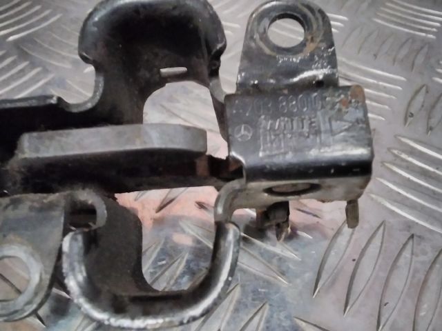 bontott MERCEDES-BENZ E-CLASS Motorháztető Zárszerkezet