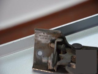 bontott MERCEDES-BENZ E-CLASS Motorháztető Zárszerkezet