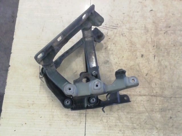 bontott MERCEDES-BENZ E-CLASS Motorháztető Zsanér Pár