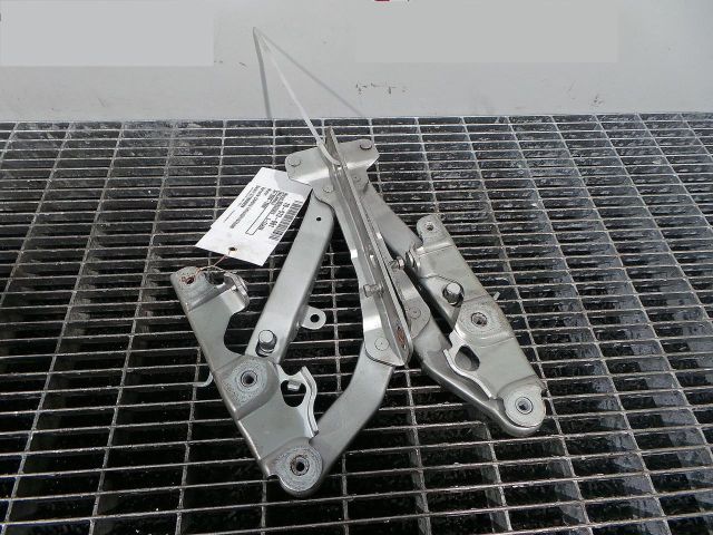 bontott MERCEDES-BENZ E-CLASS Motorháztető Zsanér Pár