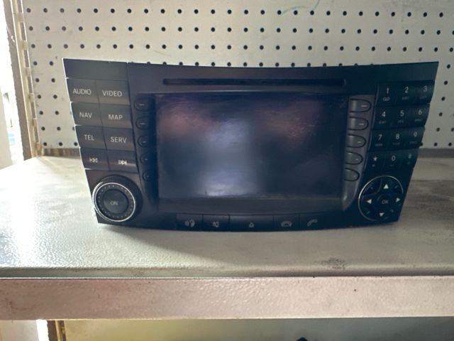 bontott MERCEDES-BENZ E-CLASS Navigációs Fejegység