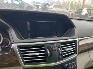 bontott MERCEDES-BENZ E-CLASS Rádió / CD